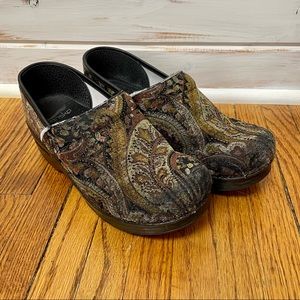 Dansko velvet tapestry paisley pattern clogs - Size 38